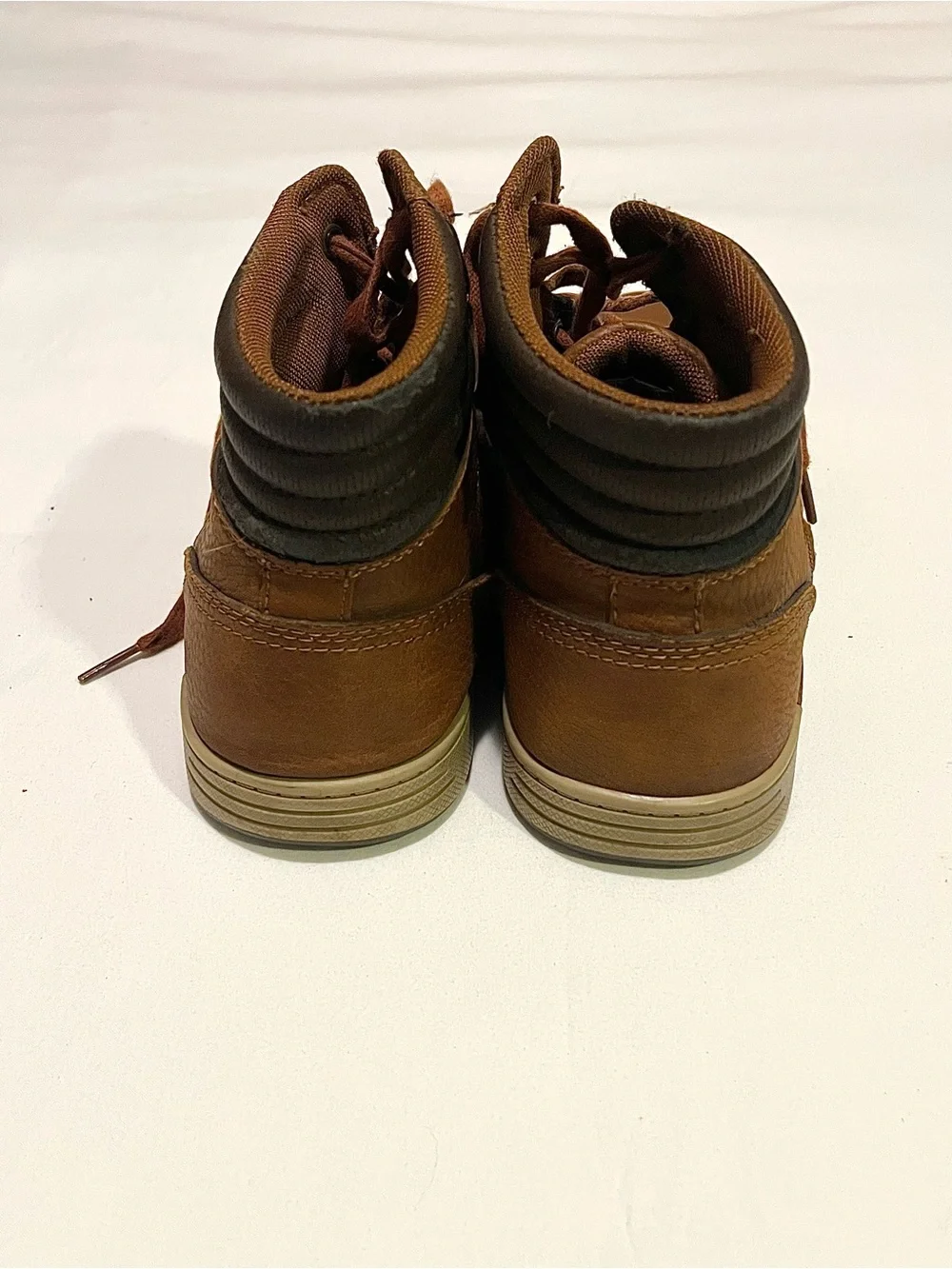 Men’s Sz 8 brown high-top lifestyle sneakers